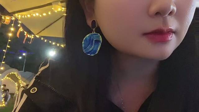 人与人之间，可以走的很近，也可以离得很远 无法共鸣 沉默即可