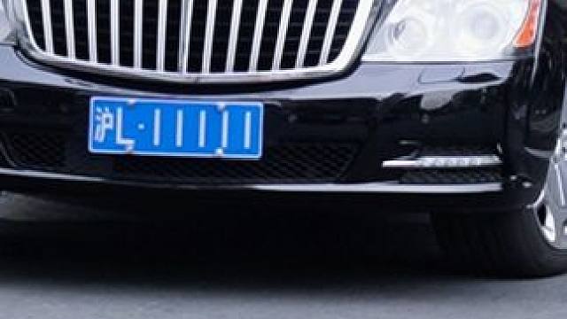 迈巴赫62s真的不多见了 现在真的非常的少 这车牌照赞了 #街拍豪车 #dou是好车  #迈巴赫62