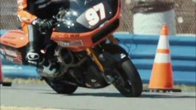 感受一下哈雷在赛道上的压迫感
#摩托车 #赛道漂移 #哈雷 #比赛现场 #压弯