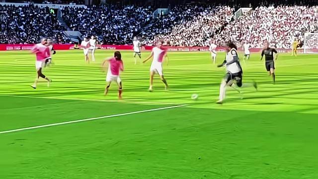 现场实拍斯彭斯助攻约翰逊进球，热刺1比0领先南安普顿