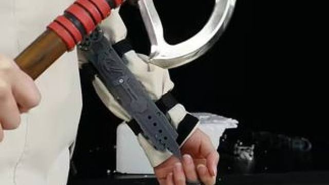 没有男生会拒绝这么酷的袖剑吧~ #有男生会拒绝这个玩具吗 #酷炫