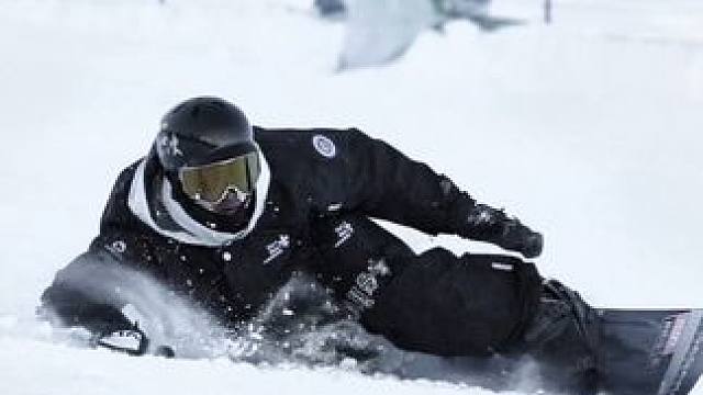 请一边努力，一边快乐。一边享受成绩，一边体验进步的过程#雪季封板 #极限运动 #刻滑 #技术滑行