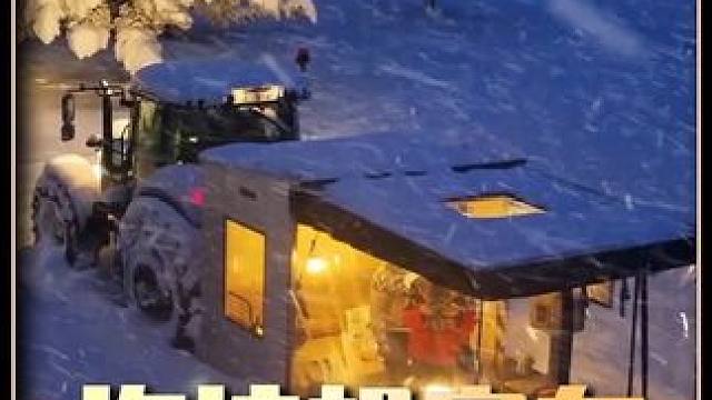 男人驾驶自制的拖拉机房车环球旅行#户外露营 #房车旅行 #懂车帝国补 #野外生存 #懂车帝汽车国补