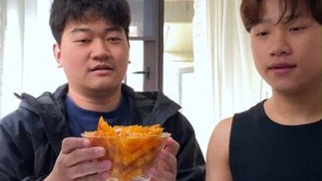 好吃到根本停不下来，一口接着一口是真的过瘾呀#妈呀太香了 #日常vlog #追剧小零食