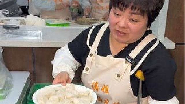 长安这家手工饺子13.9能吃到一份饺子➕一个饮料了！她说：总得让人吃到了再想明天#饺子 #水饺 #诗