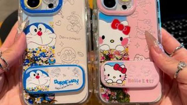 蛙～是花丛里的叮当猫和kt猫手机壳壳，带镜子和支架真的好用啊 #可爱手机壳 #叮当猫手机壳 #kt猫