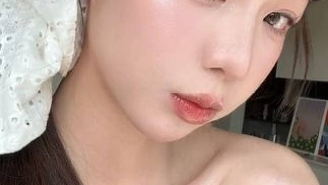 果然人在不同的年纪都会爱上不灵不灵的小玩意 #分享爱用物 #妆容分享 #高光液 #液体高光 #gra