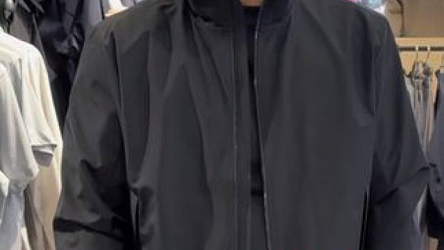 老爹喜欢一件衣服发现很贵没舍得买，和我的好兄弟去偷偷给他拿下 #内容过于真实 #日常vlog #孝顺