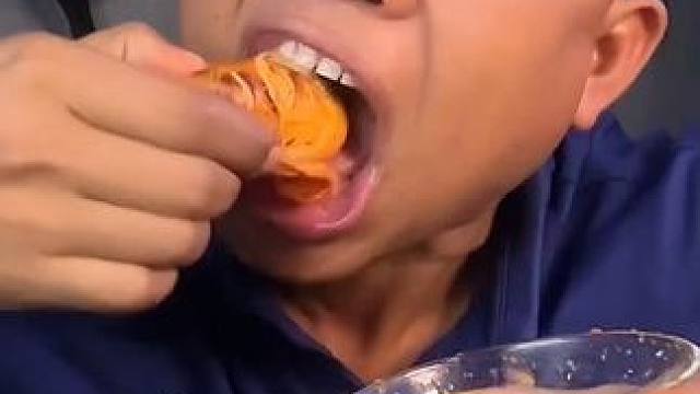 剁椒料汁️炭烤大鱿鱼 #美食 #泰国美食 #户外美食 #内容启发搜索