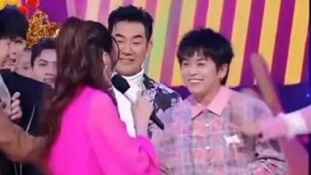 #武艺 让我们看看小武艺又在哪儿闯祸呢HAHA    #综艺  #张碧晨  #汪涵