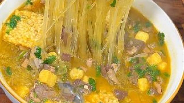 老南京的这口鸭血粉丝汤那叫一个经典，味道真的太地道了，搭配的双份鸭杂太过瘾了#鸭血粉丝汤