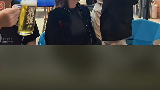 小小酷上课小姐姐喝酒