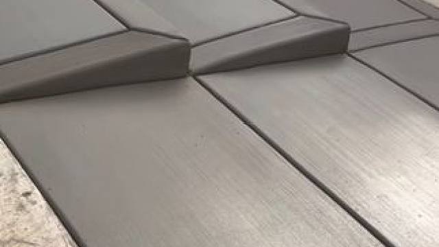 墨西哥工匠施工北美水泥庭院地坪工艺。 #地面改造 #庭院设计施工 #施工工艺 #极度舒适 #强迫症看