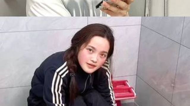 可伸缩拖鞋架 可伸缩拖鞋架，凉鞋拖鞋用它收纳不占空间，还是个 #可伸缩毛巾架，卫生间干净整洁多了 #