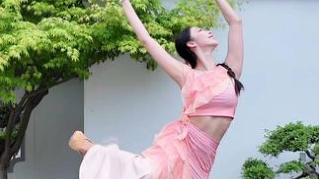 再为你跳一支舞吧
#傣族舞 #舞蹈翻跳 #舞蹈 #国风古韵 #民族舞蹈舞出民族特色