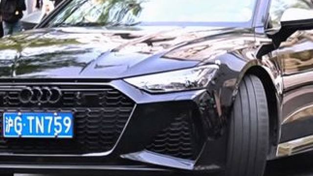 优雅于形 暴烈于心 RS7 不动声色 锋芒毕露。这应该不是改的吧#街拍豪车 #dou是好车 #奥迪r