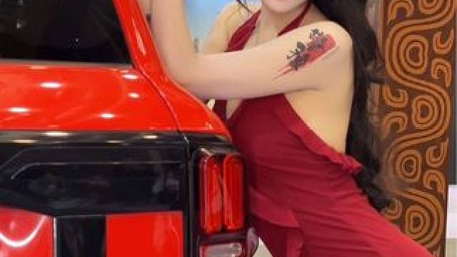 多学习 防沉迷#车展现场 #车展美女 #模特之家