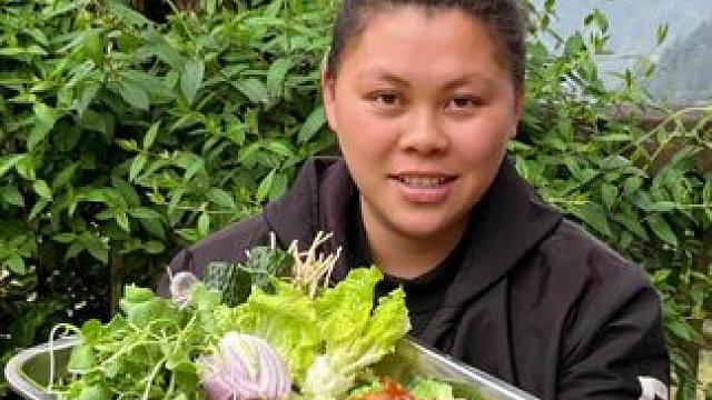 今天干完活炖个香辣牛蹄吃过瘾 #美食 #农村生活 #记录生活