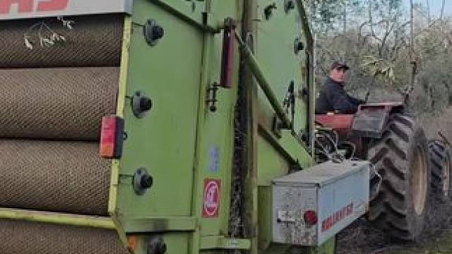 树枝收集机。 #现代农业机械 #省时省力 #这辆拖拉机太不简单了 #省时省力效率高