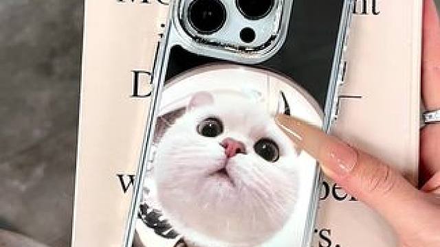 快看啊～谁还没有个小猫咪啊～太可爱啦！艾特好姐妹给你买！  #猫咪手机壳 #电镀边框手机壳 #镜面手