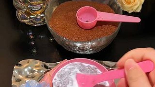 海藻+牛奶，是我一直坚持用的，特别是皮肤干燥，暗黄没有光泽的姐妹试试看的见的效果真的很不错#海藻面膜