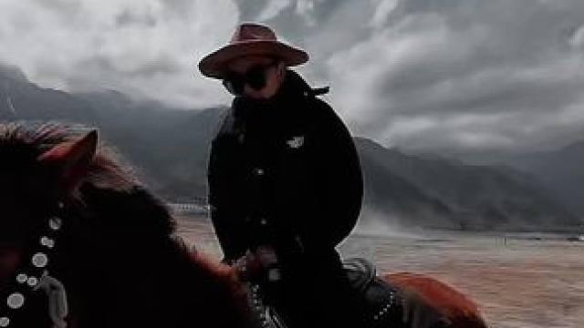 潇洒的人生不必解释#马背上的民族 #荒漠