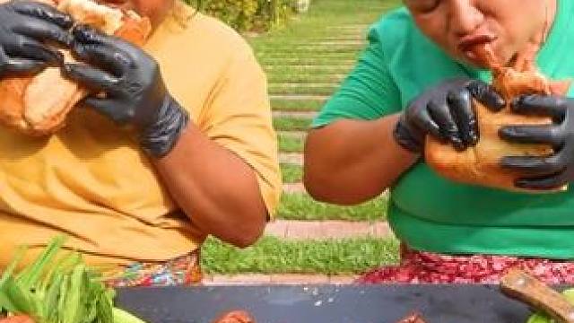 东南亚农场生活面包配烤肠 #我的农村生活 #我的乡野山居生活  #把家乡的味道分享给大家 #夏天的味