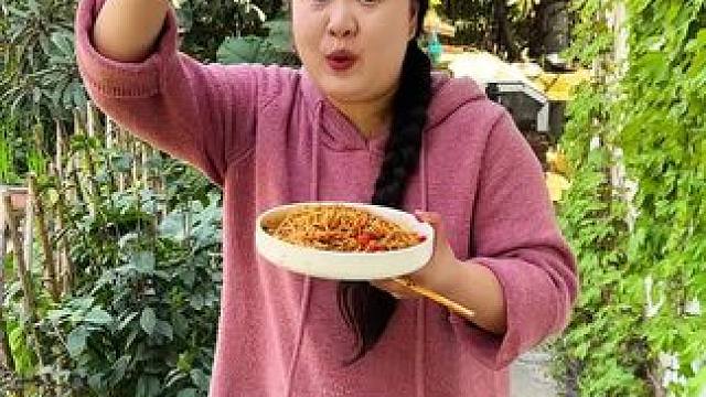 快过来看看胖妹家的凉面调料，这一口下去不得回到童年夏天！#妈呀太香了 #嘎嘎好吃 #重庆小面 #凉面