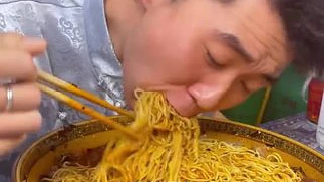 重庆小面为什么让人心心念念，吃完回味无穷，答案就藏在这小面调料里！#妈呀太香了 #重庆美食 #调料 