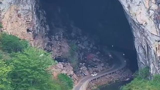 广东肇庆燕岩洞天，大自然鬼斧神工，成千上万金丝燕栖息之地，洞内公路通往村之路，你来过吗？#旅行推荐官