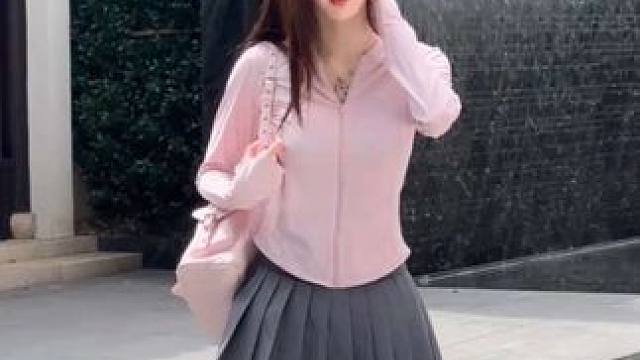 泡在阳光里
#安踏防晒衣 #安踏绝绝紫防晒衣 #冷白不怕黑 #防晒服不服挑战 #防晒服不服