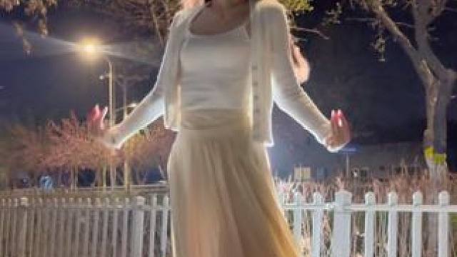 自己满溢，自己降露#古典舞 #青丝#国风舞蹈