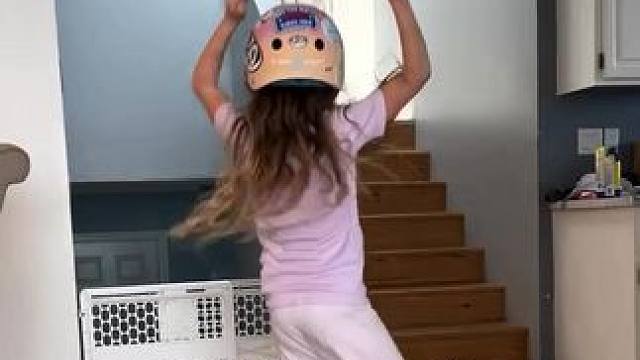 还记得你的第一个kickflip吗？#极限运动  #滑板