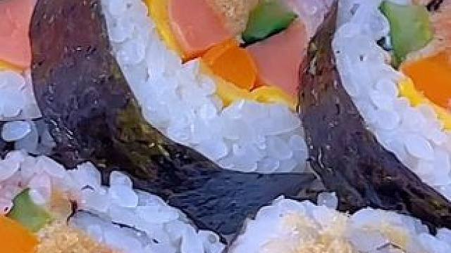 孩子爱吃的寿司我们在家就能做，做法简单小朋友们特爱吃 