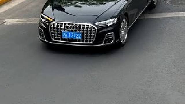 这一代的a8是真的帅#奥迪a8l霍希版 #上海豪车街拍