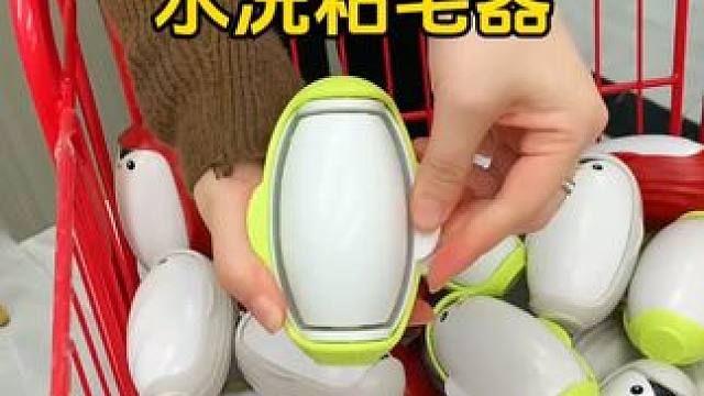 神奇的粘毛器! 神奇的粘毛器!不仅能轻松清理头发和猫猫狗狗掉落的毛发，水一冲就干净能继续用了 #粘毛