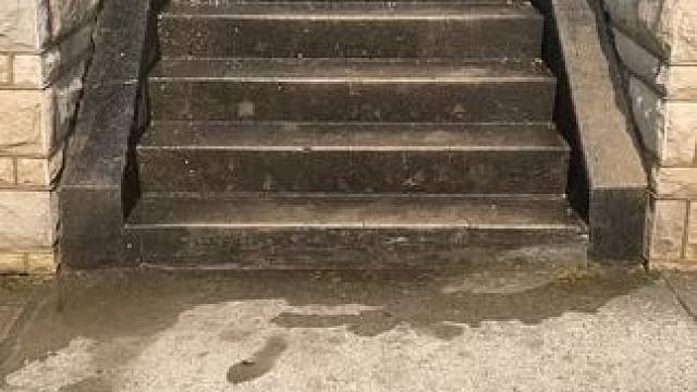 漆黑的地面该这样清洗。 #解压视频 #极度舒适 #强迫症看了很享受 #轻松一刻 #强迫症治愈系