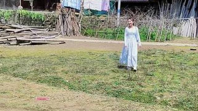 成年人的世界，回一次老家相当于看了一次心理医生，我们穷极一生追求的目标原来一开始就拥有，渐行渐远的不