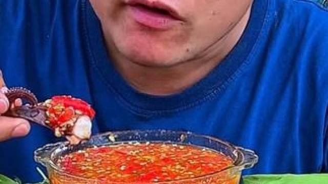 特辣剁椒蘸水️脆口鱿鱼须 #泰国大叔#内容启发搜索 #泰国美食#泰国生活 #好吃到停不下来