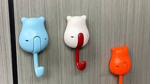 按压式小猫挂钩 这个按压式小猫挂钩，性价比真的是绝了，真空吸附的#免打孔 ，承重力也嘎嘎好，还可以随