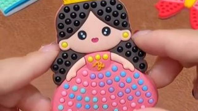 这个点珠贴画也太能锻炼孩子动手能力和专注力了，我女儿玩的停不下来，做好后还可以当小装饰，好玩又益智#