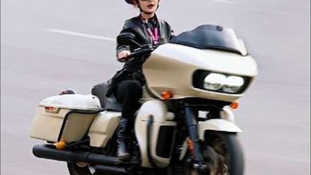 南门追焦解说 西安印第安俱乐部打卡#南门追焦 #西安女骑 #西安印第安俱乐部 #哈雷 #南门追焦解说