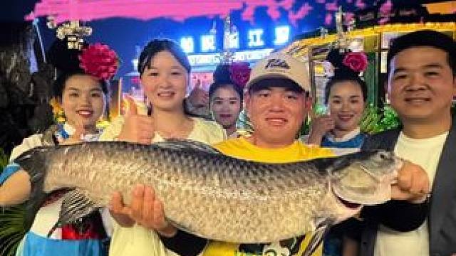 相互信任，交换美好！挑战钓鱼换鸡汤，你们觉得老板他们亏不亏…#老坛甜薯果