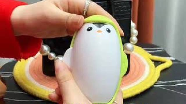 神奇的粘毛器 神奇的粘毛器!不仅能轻松清理头发和猫猫狗狗掉落的毛发，水一冲就干净能继续用了 #粘毛神