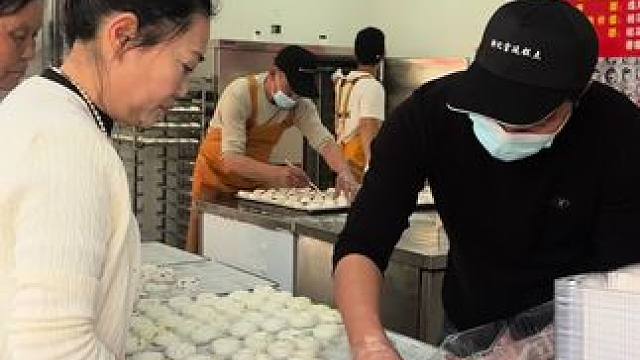 #新鲜出炉 #纯手工制作美食 #杭州桂花糕 #桂花糕做法 #外酥里嫩