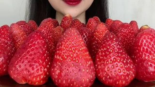 #巧克力熔岩 #七年五季芝士蛋糕 0蔗糖都是动物奶油 蛋糕胚松软香甜 入口即化 贼解馋 #甜品控 #