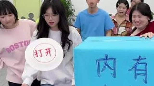 扔盘子开大奖，哈哈好玩 #内容过于真实 #办公室日常 #一定要看到最后 #办公室搞笑