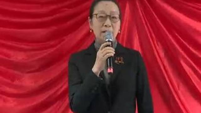 话剧艺术中心成立75周年，奚美娟等话剧艺术家到场。奚美娟：话剧艺术需要一代一代薪火相传。#东方新娱乐