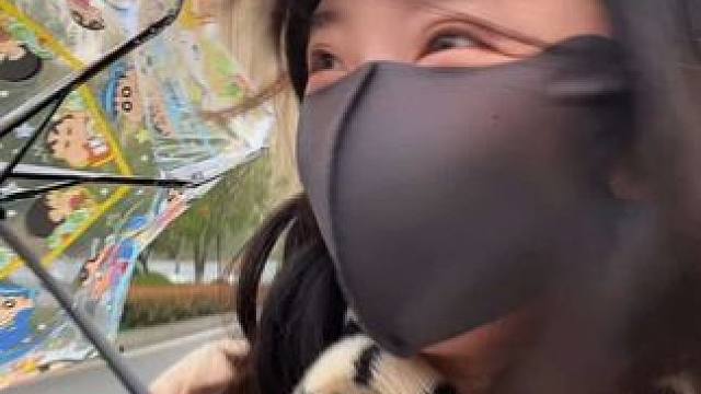 今天又有人穿羽绒服了…#网友神评论 #内容过于真实 #网友留言太搞笑