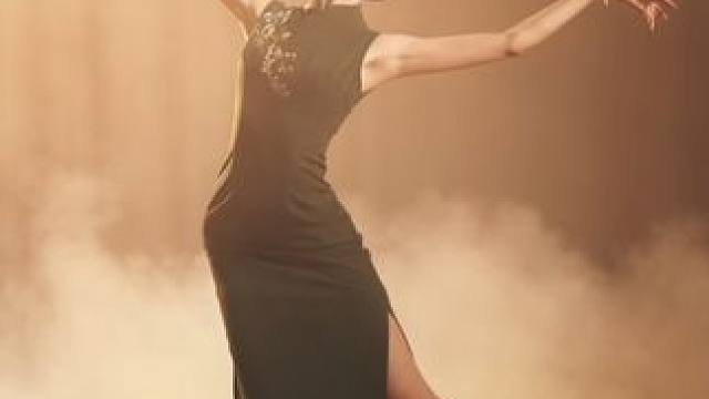 我才不要回头...#多情种舞蹈 #向全世界展示中国舞 #旗袍风